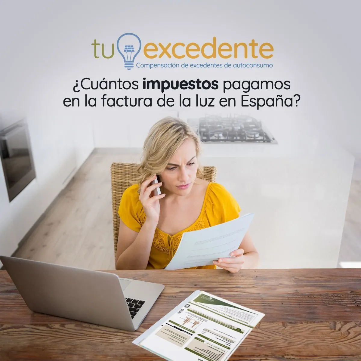 Mujer al teléfono revisando una factura de la luz junto a un portátil, con el título «¿Cuántos impuestos pagamos en la factura de la luz en España?»
