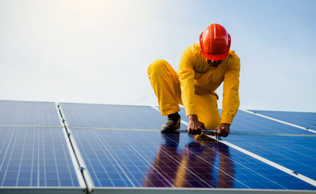 Placas solares sobre un tejado
